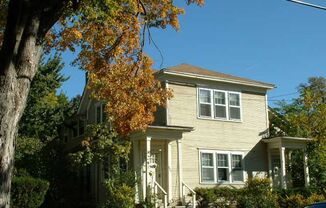 Well-Maintained 2-Bed Near Transit and Downtown