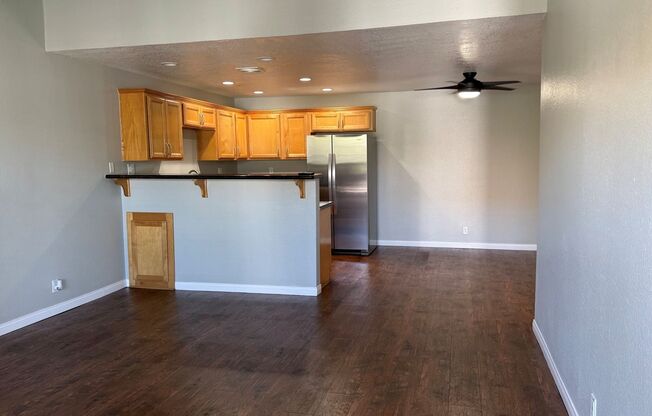2 beds, 1 bath, 920 sqft, $2,650, Unit K11