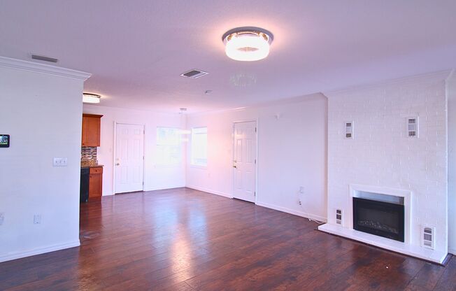 Charming Renovated Tampa Home with Fully Fenced Front & Backyard