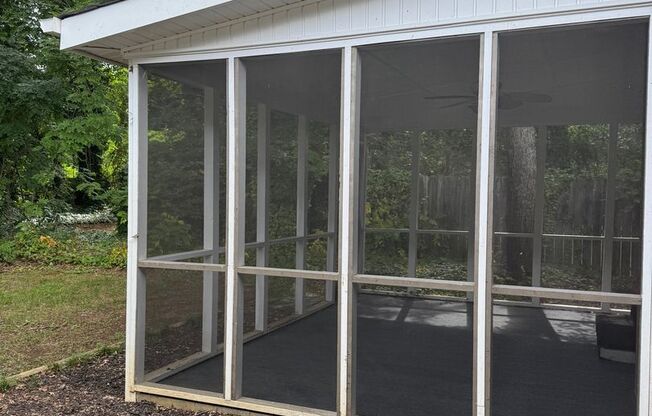 4 Bedroom Home On Quiet Road With Screened in Porch!