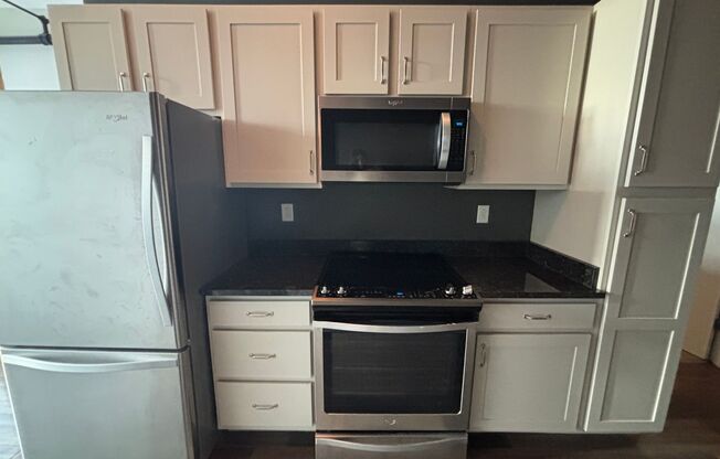 1 bed, 1 bath, 895 sqft, $1,700, Unit 208