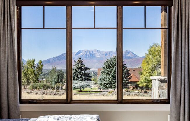 Mountain Escape with Stunning Timpanogos Views in Red Ledges