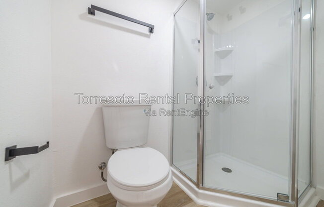 1 bed, 1 bath, $900, Unit B