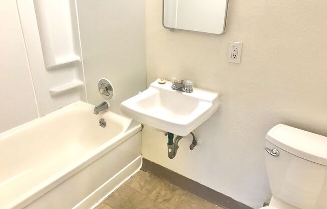 1 bed, 1 bath, 560 sqft, $1,595, Unit 102