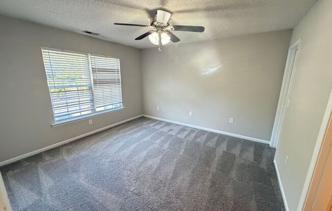 1 bed, 1 bath, 779 sqft, $1,100, Unit 1210 R