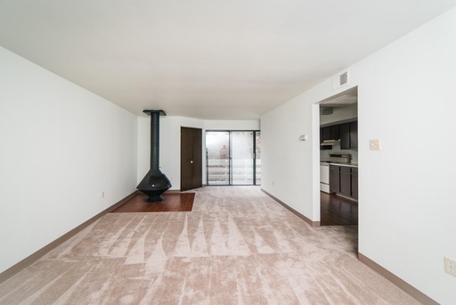 1 bed, 1 bath, 750 sqft, $735, Unit Unit 063