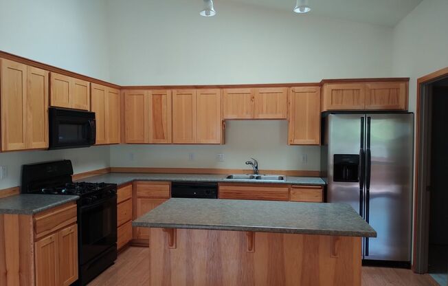 3 beds, 2 baths, $2,595