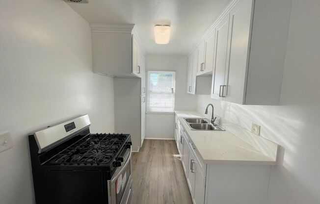 1719 &amp; 1723 Grismer Ave