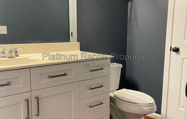 3 beds, 2.5 baths, 2,069 sqft, $2,095, Unit 10
