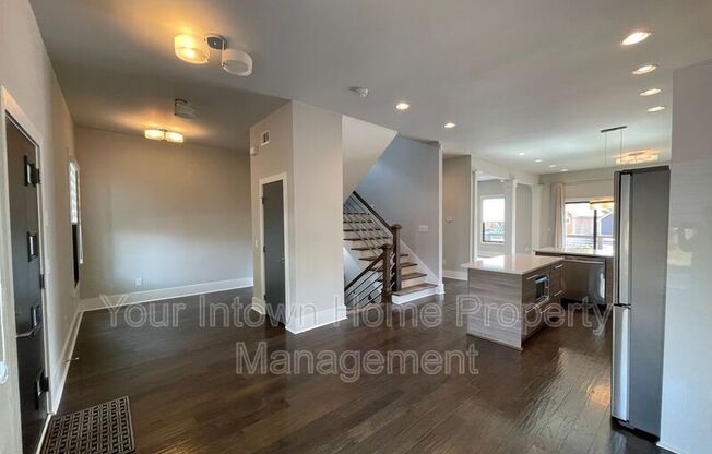 213 S AVE SE