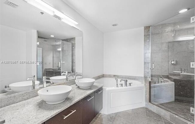 3 beds, 2 baths, $4,300, Unit # 818
