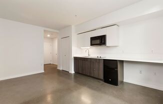 Studio, 1 bath, 305 sqft, $1,495, Unit 602