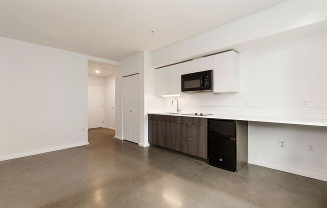 Studio, 1 bath, 305 sqft, $1,495, Unit 602