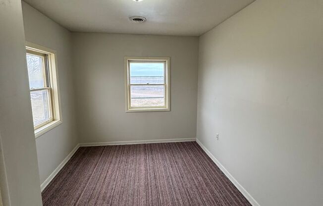 3 beds, 1 bath, $845, Unit 4