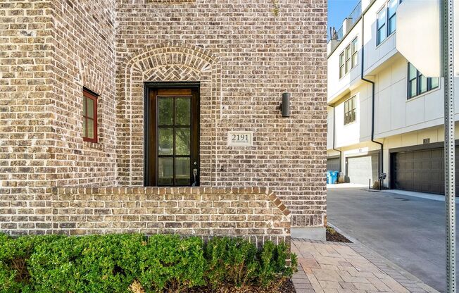 Townhome walking distance from Farmer's Market!