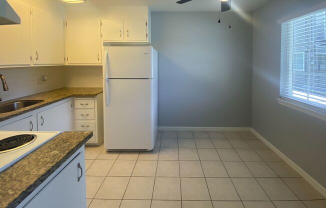 1 bed, 1 bath, 650 sqft, $1,595, Unit O-49