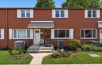 Freshly Renovated 2-Bedroom Condo Near Laurel Shopping & Dining
