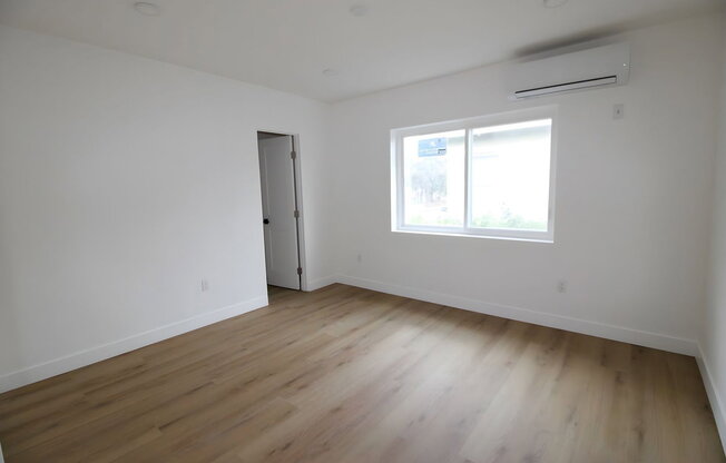 3 beds, 1 bath, $2,762, Unit 1/2a