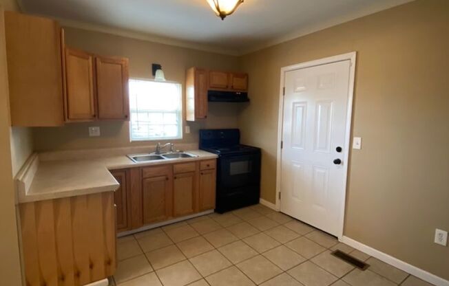 2 beds, 1 bath, $825