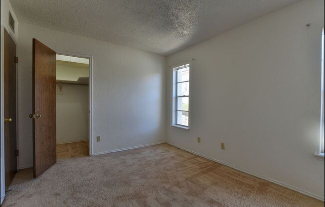 2 beds, 1 bath, $1,410, Unit # 19H