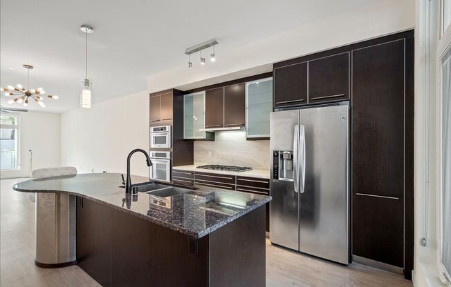2 beds, 2 baths, $2,195, Unit Unit 102