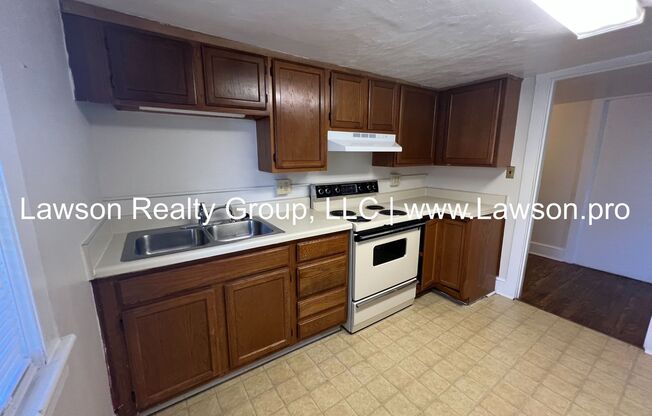 1 bed, 1 bath, 700 sqft, $825, Unit Walnut 422 - 4