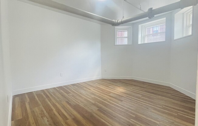 3 beds, 1 bath, 850 sqft, $3,400, Unit BASE