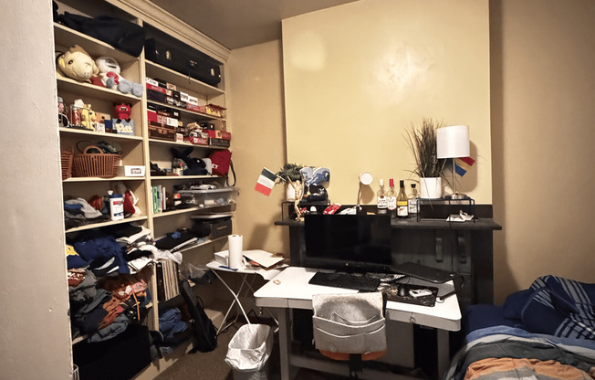 Oakland 3 Bedroom with Parking – Available August 1st, 2026