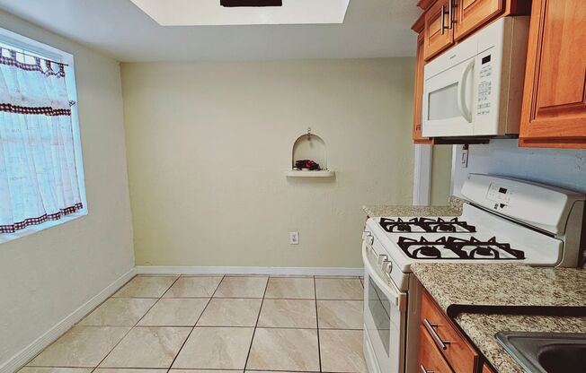 Cozy 2 bedroom, 1 bath home in Lower Valley El Paso!