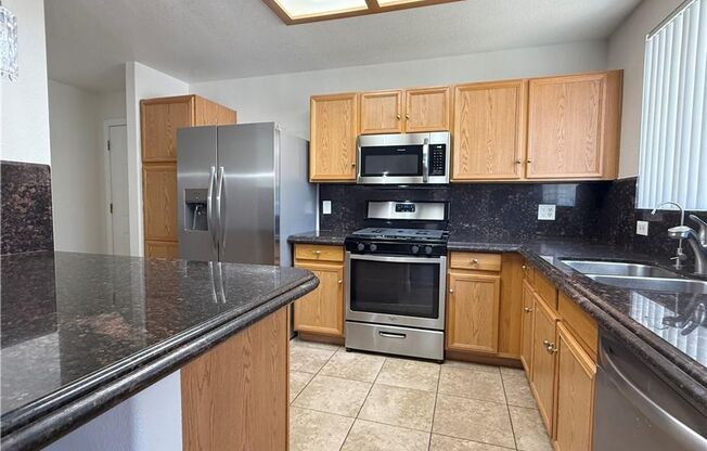 2 beds, 2 baths, $1,595, Unit # 423