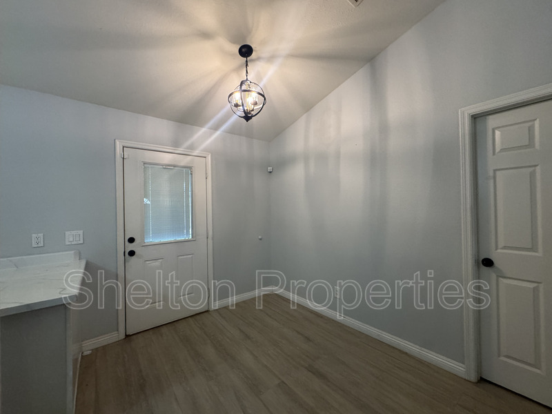12537 N 83 DR