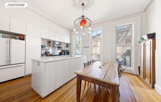 69 SAINT JAMES PL