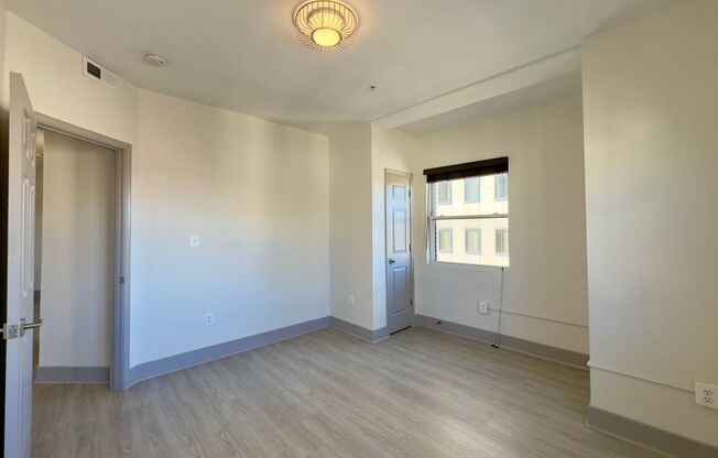 2 beds, 1 bath, $895, Unit 3B