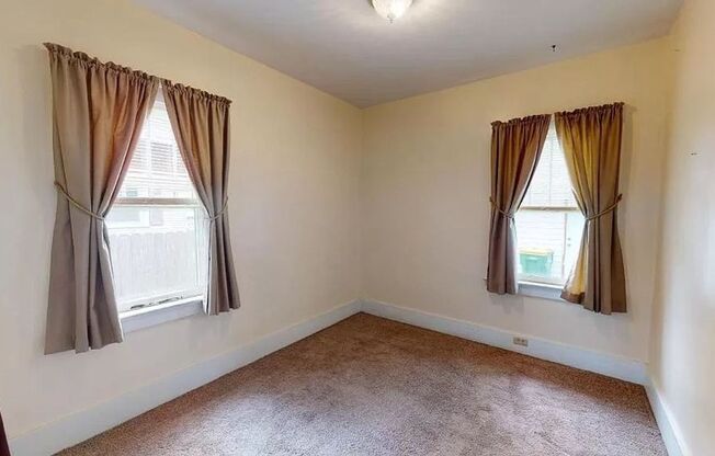 2 beds, 1 bath, $1,100