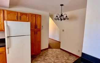 2 beds, 1 bath, $1,300, Unit 2