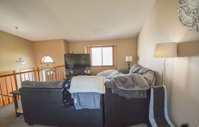 Welcoming 4 bed 2 bath Blocks from Hwy 52 Available FOR RENT!