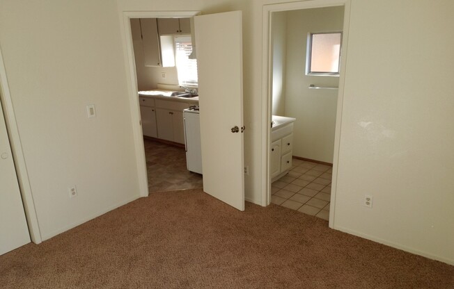 1 bed, 1 bath, 512 sqft, $1,400, Unit 816 Coldwell Ave.