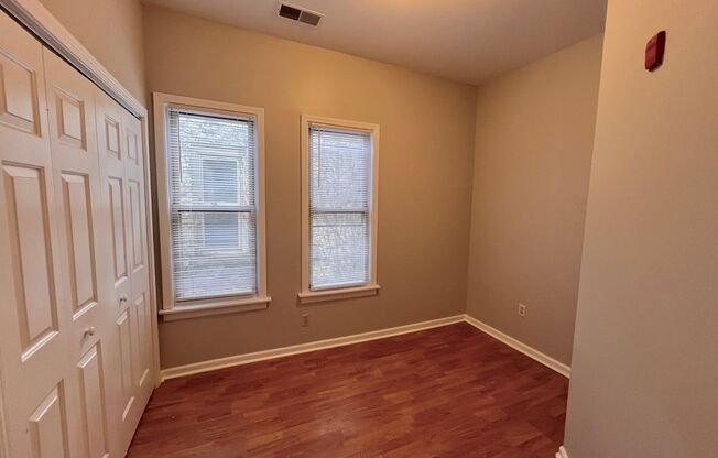3 beds, 1 bath, $1,500, Unit 1728-03