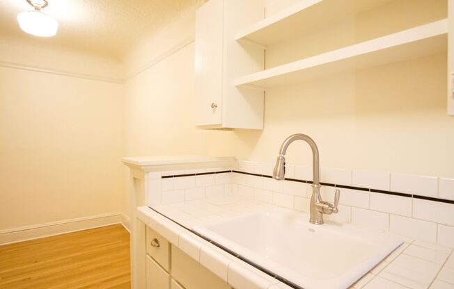 1 bed, 1 bath, $1,375, Unit 102