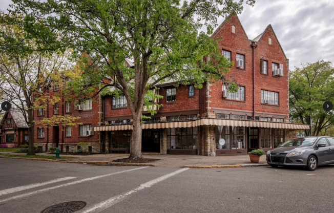 Beautiful Apartments in Mariemont Square!