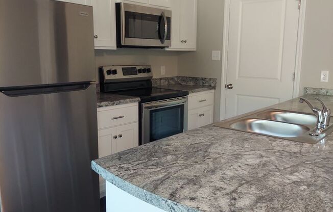 3 beds, 2.5 baths, $1,195, Unit Side C