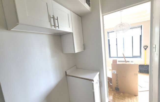 2 beds, 1 bath, $1,425, Unit 410