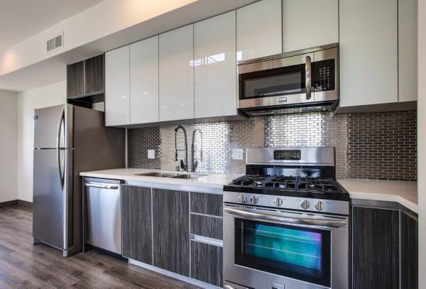 Come home to these New Modern Townhouse in Koreatown!