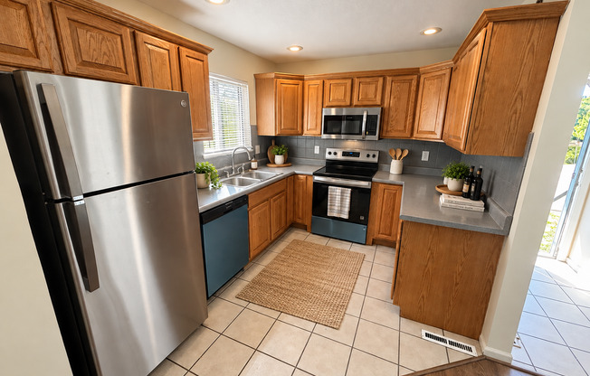 2 beds, 1 bath, 1,640 sqft, $1,395, Unit 803-116 PR