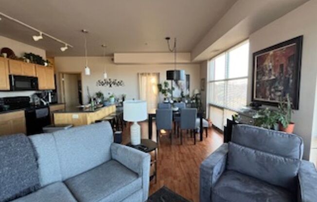 2 beds, 2 baths, 926 sqft, $1,725, Unit 212