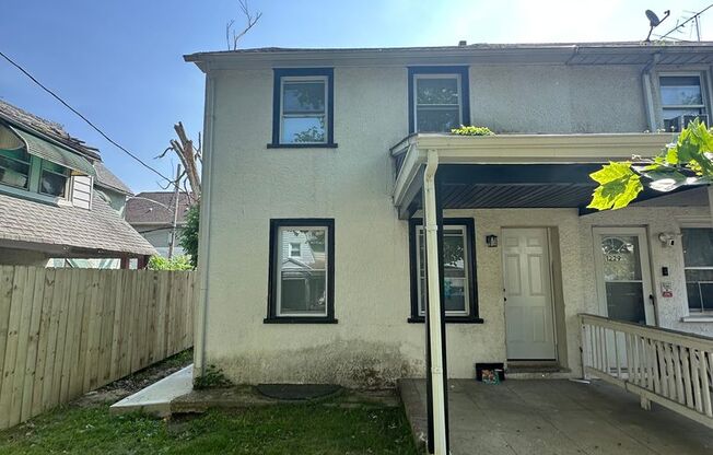 Beautiful renovated 3 bedroom townhome