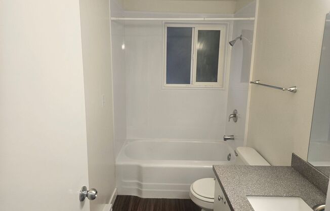 1 bed, 1 bath, 638 sqft, $1,595, Unit 17