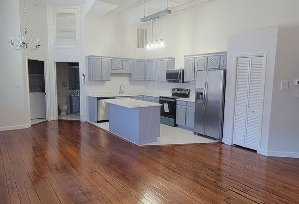 2 beds, 1 bath, 1,016 sqft, $2,650, Unit Suite 202