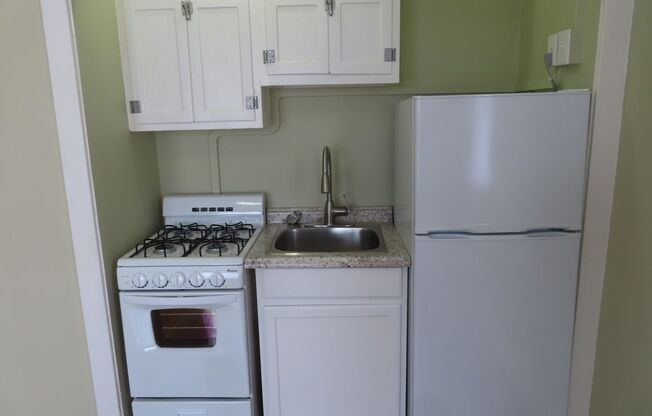 Studio, 1 bath, 400 sqft, $695, Unit #9