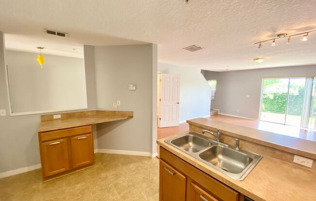 3/2.5 Townhouse For Rent in SouthMeadow